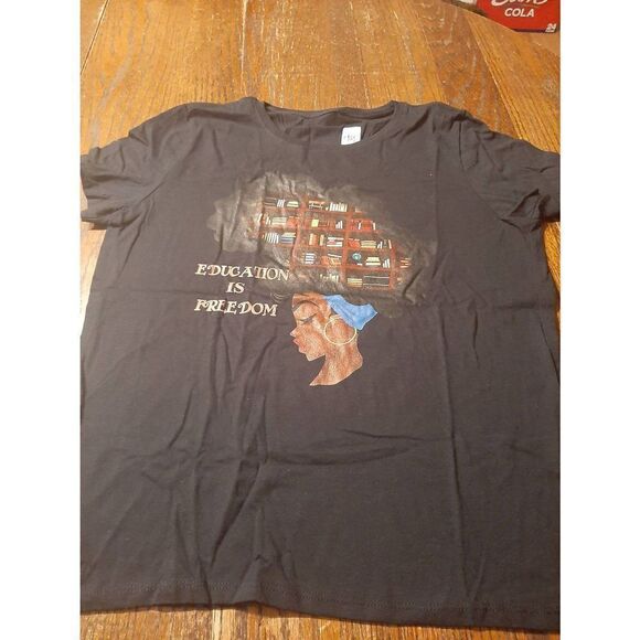 New Large Education is Freedom Short Sleeve Crew Neck Cotton Tee T-Shirt Top NWT - Picture 1 of 2